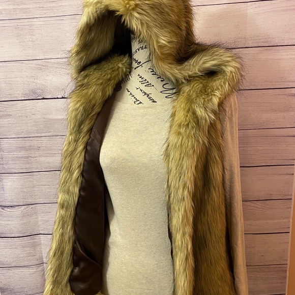 Willi Smith Jackets & Blazers - Willi Smith sleeveless hooded faux fur vest